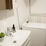 דירה With Great Connections Near Airport, Tikkurila