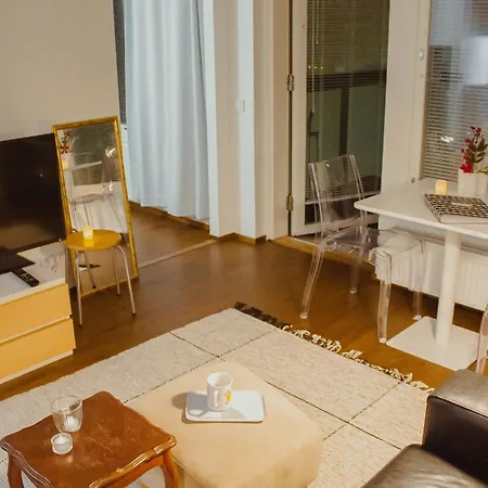 With Great Connections Near Airport, Tikkurila Διαμέρισμα Βάνταα